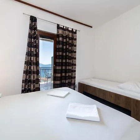 Two Bedroom With Balcony A2 בריסט