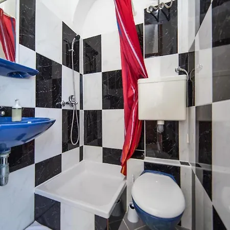 Two Bedroom With Balcony A2 דירה *